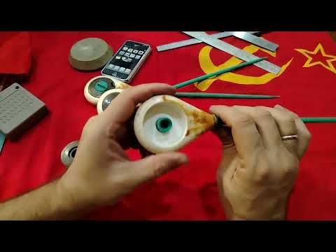 Видео: ИНТЕРЕСНАЯ ЗИМНЯЯ УДОЧКА ИЗ СССР, В КОРПУСЕ ЕСТЬ КРЕПЛЕНИЕ ПОД МОРМЫШКУ.СДЕЛАНО В СССР.