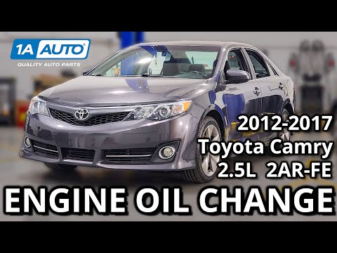 Видео: Как заменить масло в двигателе Toyota Camry 2012-2017 (2.5L / 2AR-FE)