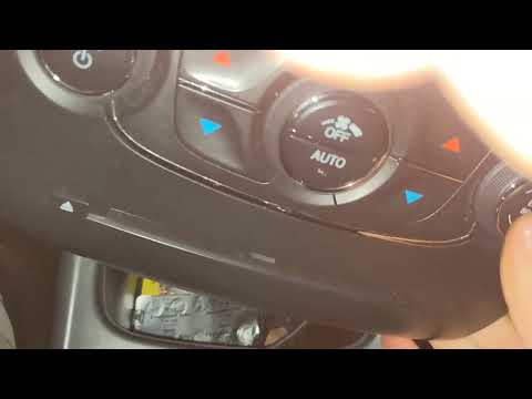 Видео: Як зняти штатну магнітолу Dodge journey, Fiat Freemont