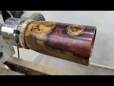 Видео: Woodturning-Red vase made of stump and epoxy resin ! Токарка-ваза из дерева и эпоксидной смолы !