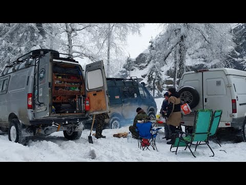 Видео: Три Соболя 4х4 в горах Урала, Шунут 2024. Трамвай трофи, или радость внедорожья на стоковом авто!
