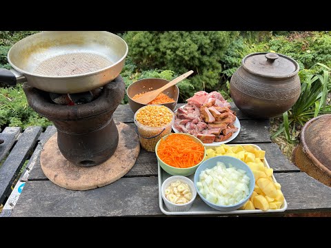 Видео: Гороховий суп на глиняній печі в глиняному горщику! 
