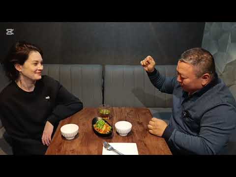 Видео: Встреча с блогером Эль Карамель в кафе,, Элефант ".Кукси,пигодя, лапша,кальбитан.Вечерний Чиланзар.