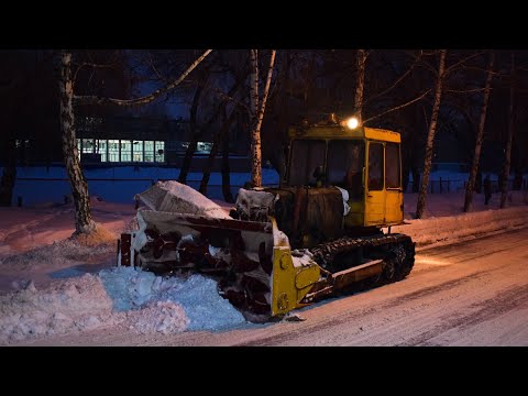 Видео: Шнекоротор ДЭ-220А (СШР-2,6М) на шасси ДТ-75. Работа. Звук А-41.