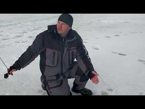 Видео: Ловля судака по последнему льду