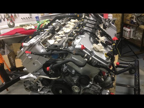 Видео: Audi A8 w12 Ремонт окончен. Закачка масла в систему после капитального ремонта двигателя.