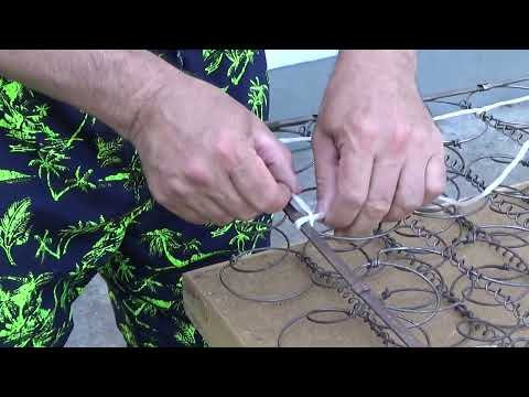 Видео: Ремонт матраса. Натяжка шпагатом.(часть вторая)