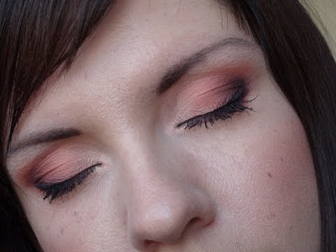 Видео: Макияж в технике диагональ (палетка Atelier 19)