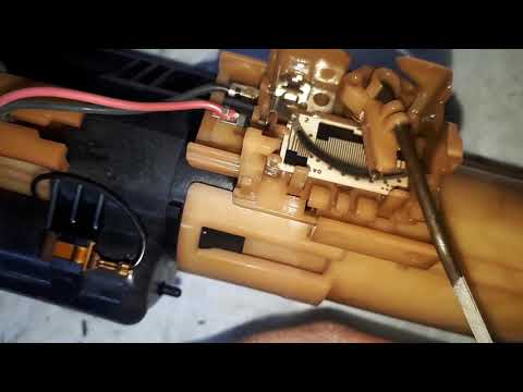 Видео: Замена топливного насоса на Suzuki Jimny