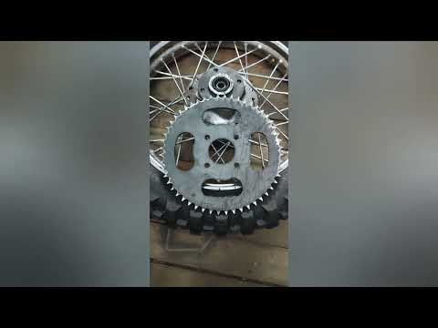 Видео: Замена ведомой звезды Motoland XR250 Enduro 172Fmm на с 38 на 52 зуба.