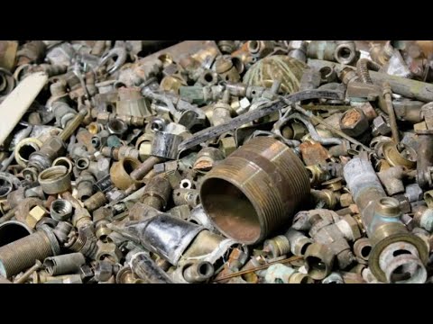 Видео: В лесу повсюду микросхемы и цветные металлы. Это мечта любого металлиста.