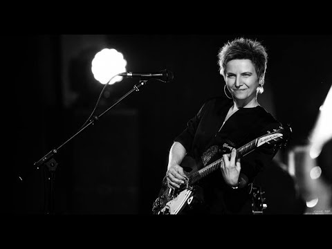 Видео: Сурганова и Оркестр - Воздух (cover by Angel)