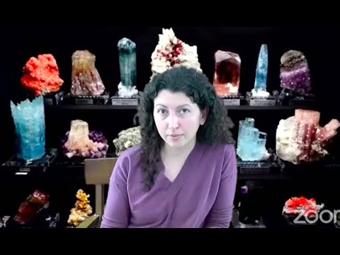 Видео: Камни для личного благополучия: селенит, агат, чароит, змеевик, рубин, гранат и сердолик