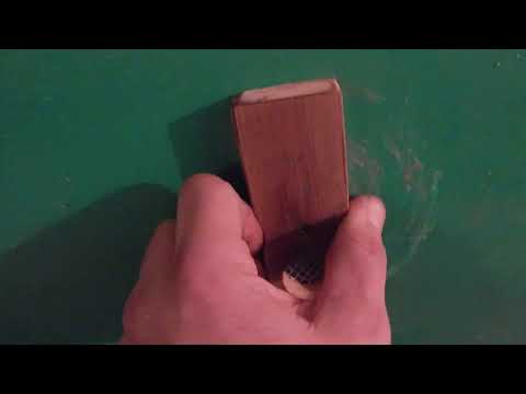 Видео: Делаем верхний леток в ульях, заградитель для летка. Размеры, положение.