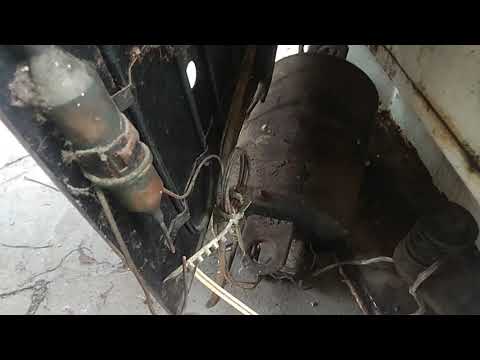 Видео: Холодильник "бьет током". Почему.