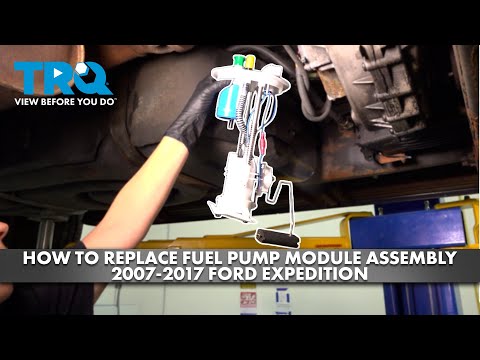 Видео: Как заменить модуль топливного насоса в сборе Ford Expedition 2007-2017