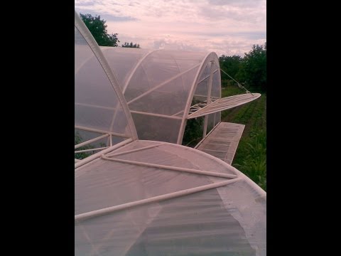 Видео: Подготовка пленки на арочную теплицу