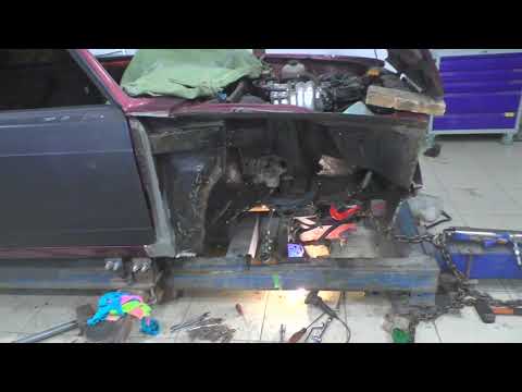 Видео: ВАЗ 2104 вытягиваем лонжерон :)