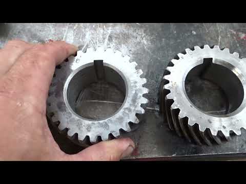 Видео: сборка двигателя Д 65 ЮМЗ 6\/assembly of the D 65 YUMZ 6 engine