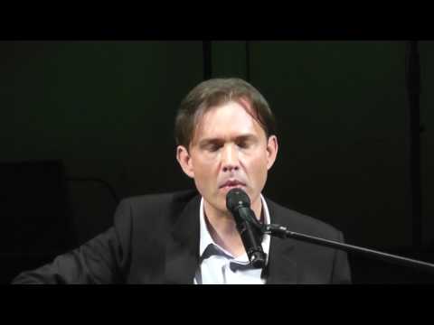 Видео: Олег Погудин."Заезжий музыкант"