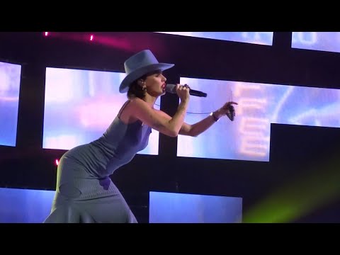 Видео: Zivert - Бери и беги | Beverly Hills | Big Love Show 2024 | Москва