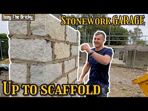 Видео: Каменный гараж с строительными лесами! #кладкакирпича #строительство #кладкакирпича