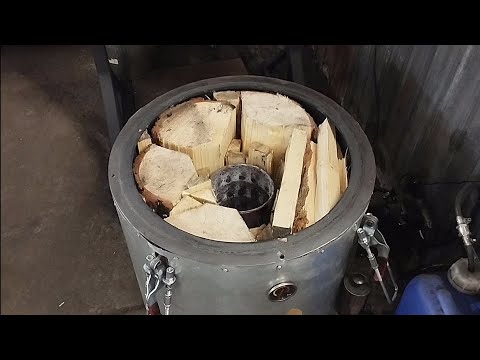 Видео: Пиролизная печь на покрышках (запуск на мокрых дровах)