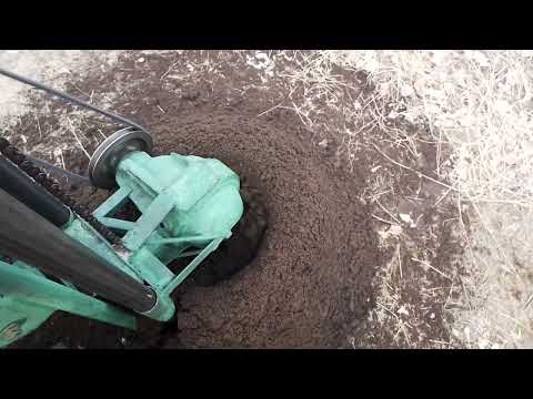 Видео: буровая установка на мотоблок Нева в работе