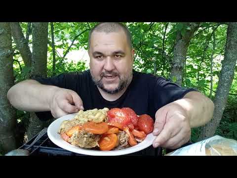 Видео: Обжор - курица тушеная в казане с морковью, луком и макаронами