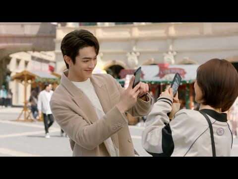 Видео: Генеральный директор с любовью посмотрел на Золушку и сказал: «Ты такая красивая!» Это так мило!