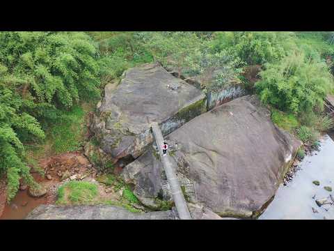 Видео: Валун действительно был разрезан Богом на три половины, и разрезы совпадали?