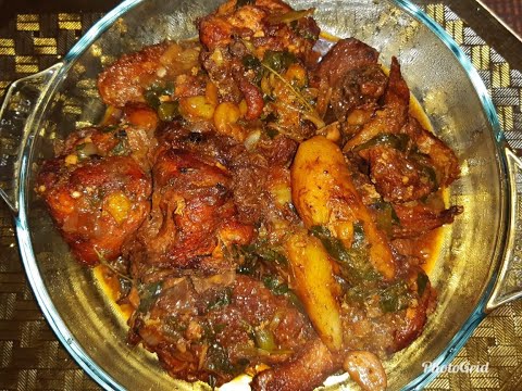 Видео: Курица, тушенная по-ямайски (без поджаривания и кетчупа)