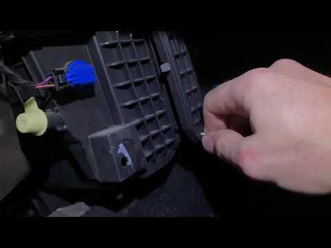 Видео: Ford Fiesta замена фильтра салона