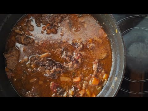 Видео: Вкусное рагу из хвостов быка: комфортная еда, богатая коллагеном! 🍲❤️