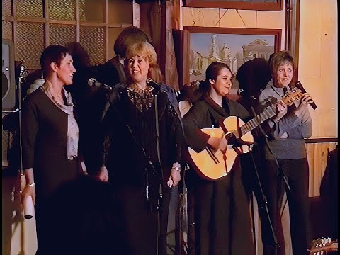 Видео: Ансамбль "Берендеи". Бард-кафе "Орбита", 20 ноября 2001 года.