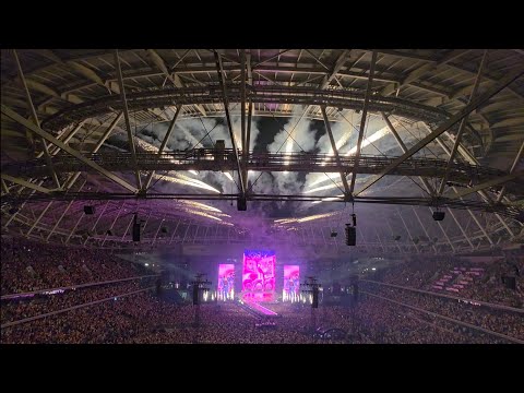 Видео: Zivert - Beverly Hills Эпичный финал 🔥 ВТБ Арена Стадион Динамо Концерт Зиверт