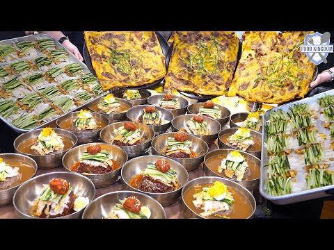 Видео: Удивительный процесс! Корейская холодная лапша которую не терпится съесть летом/Корейска уличная еда