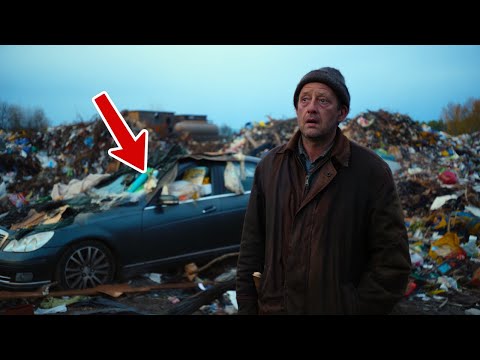 Видео: На свалке нашли МАШИНУ под мусором. Но когда её открыли — даже следователь не сдержал ДРОЖЬ!