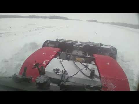 Видео: Два Кировца борются со снегом!