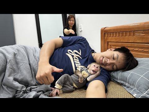 Видео: Ляля любит спать с папой больше, чем с бабушкой!
