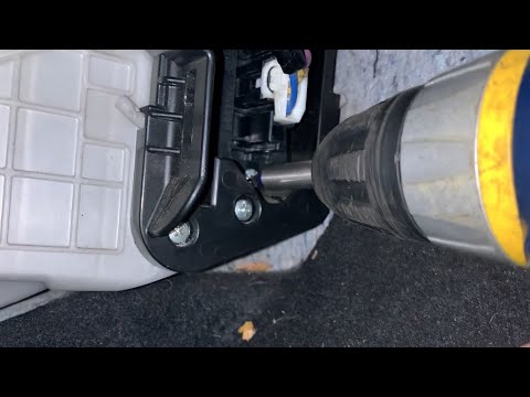 Видео: Замена резистора электродвигателя вентилятора Mazda 3 2010-13