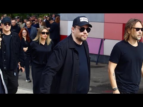 Видео: Толпы артистов пришли проститься с легендарным Александром Масляковым / 11 сентября 2024