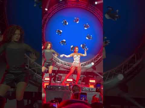 Видео: Ольга Бузова - Шоу «Вот она я»