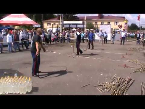 Видео: Работа  кнутом -Арапником. Казаки (АВКО) на "Шукшинских.." 2018 (7)