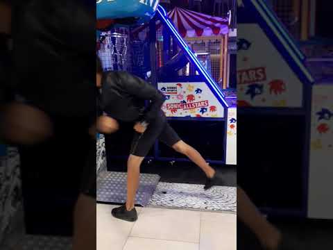 Видео: Алекс удра на круша