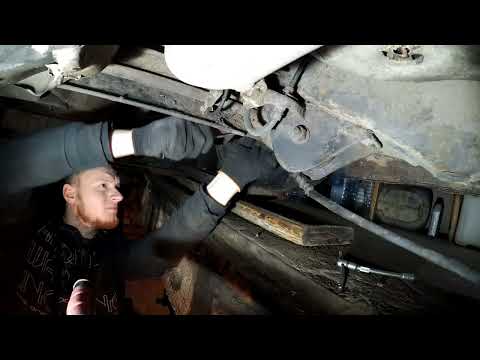 Видео: замена тросов ручника гольф 4