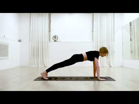 Видео: Практика йоги с Еленой Лустой в Чакре.  Комплекс 2.0