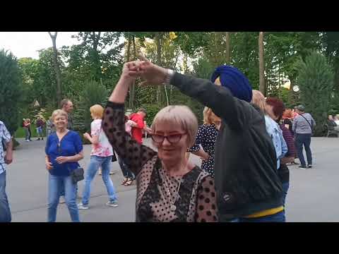 Видео: А первое слово дороже второго!!!💃🌹Танцы в парке Горького!!!,