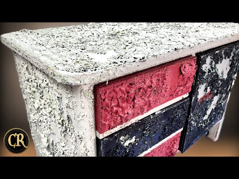 Видео: Цветовое безумие! Что скрывается под тремя слоями краски? Реставрация шкафа