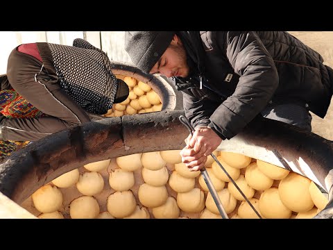 Видео: Мега Тандыр Самса 🔥 Алтыарыкская Самса | продается 1000 штук в день | Уличная Еда | Узбекистан